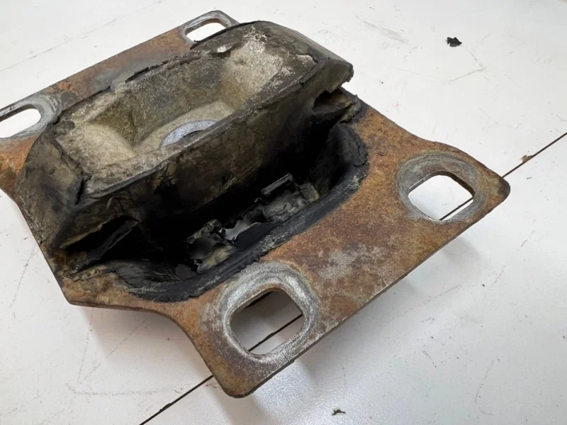 Подушка кпп Ford Focus 1 КУПЕ 2.0 ZETEC 2001 - миниатюра 6