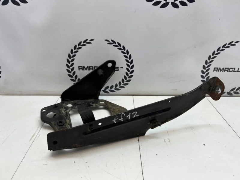 Крепление аккумулятора Ford Focus 1 КУПЕ 2.0 ZETEC