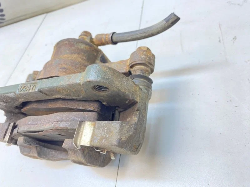 Суппорт передний правый Chery Sweet (QQ) 0.8 SQR - миниатюра 7
