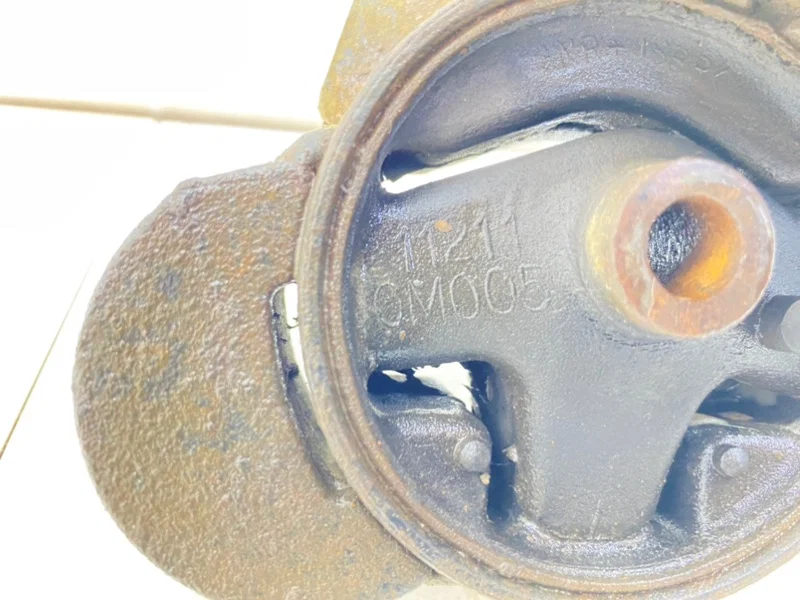 Подушка кпп Nissan Almera n15 КУПЕ 1.4 GA14 1996 - миниатюра 6