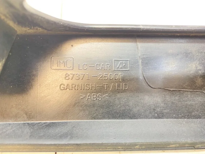 Накладка крышки багажника Hyundai Accent 1.5 G4EB - миниатюра 8