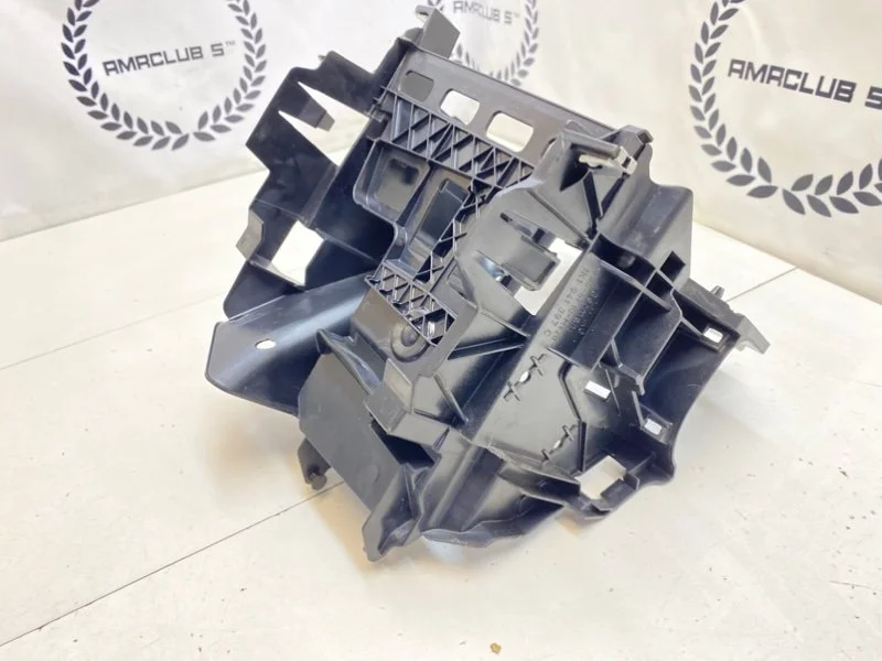 Кронштейн блока предохранителей Skoda Octavia 2 A5 - миниатюра 7