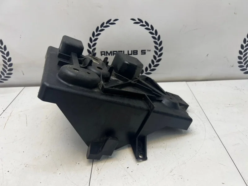 Площадка аккумулятора Mazda CX-7 L3-VDT 2007 - миниатюра 6