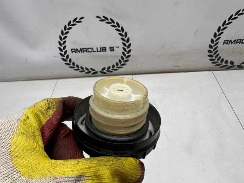 Крышка бензобака Chevrolet Lacetti СЕДАН 1.4 F14D3 - миниатюра 4