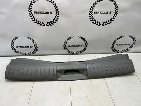 Накладка замка багажника Nissan Primera P12