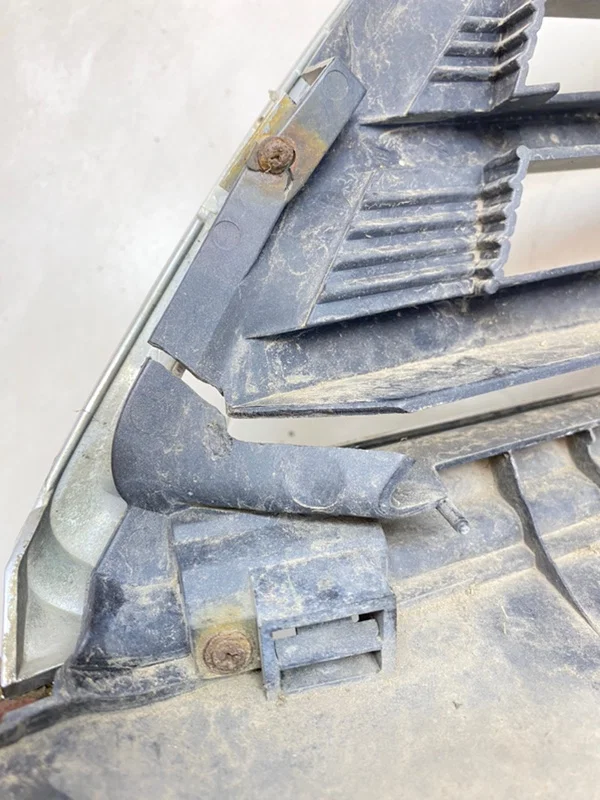 Решетка бампера Mazda MPV (LW) 2.5 GY-DE 2001 - миниатюра 7