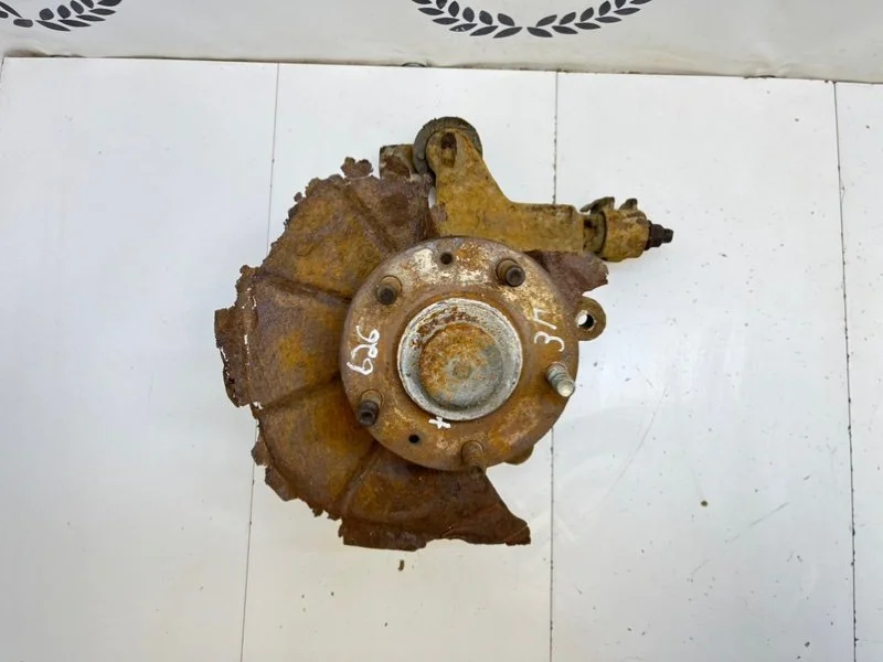 Кулак задний правый Mazda 626 (GE) 1996 - миниатюра 2