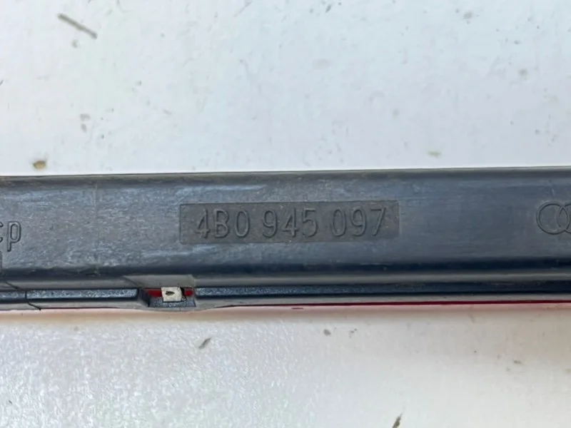 Стоп сигнал Audi A6 (C5) 2002 - миниатюра 8