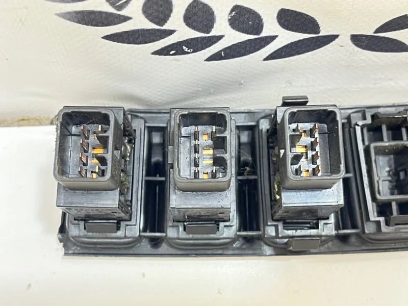 Блок кнопок Hyundai County (HD) 3.9 D4DB - миниатюра 8