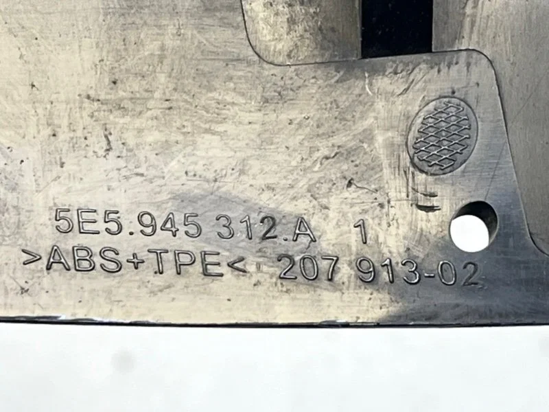 Накладка фонаря задняя правая Skoda Octavia 3 A7 - миниатюра 6