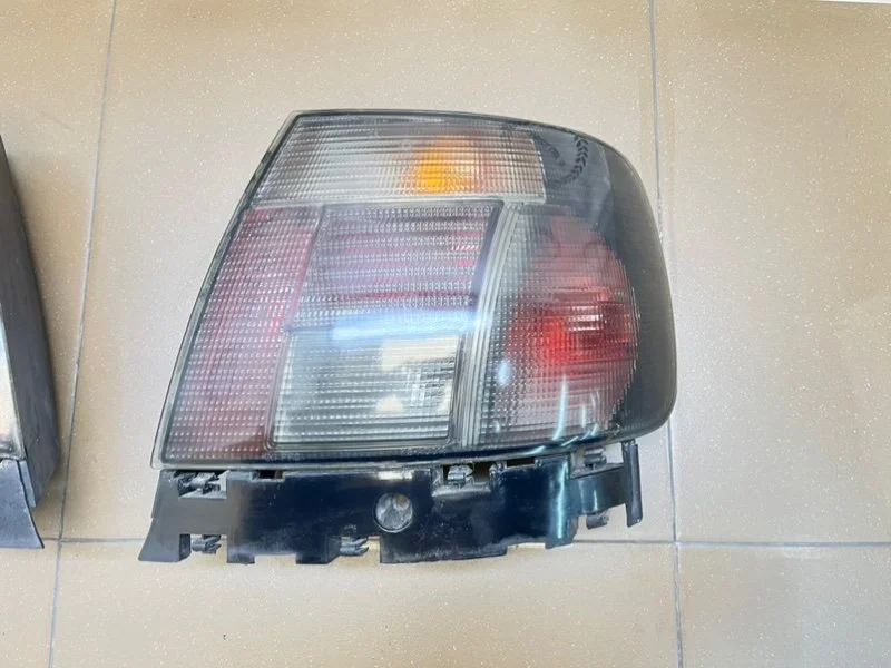 Комплект задних фонарей Audi A4 B5 (8D) 1.8 ADR - миниатюра 2