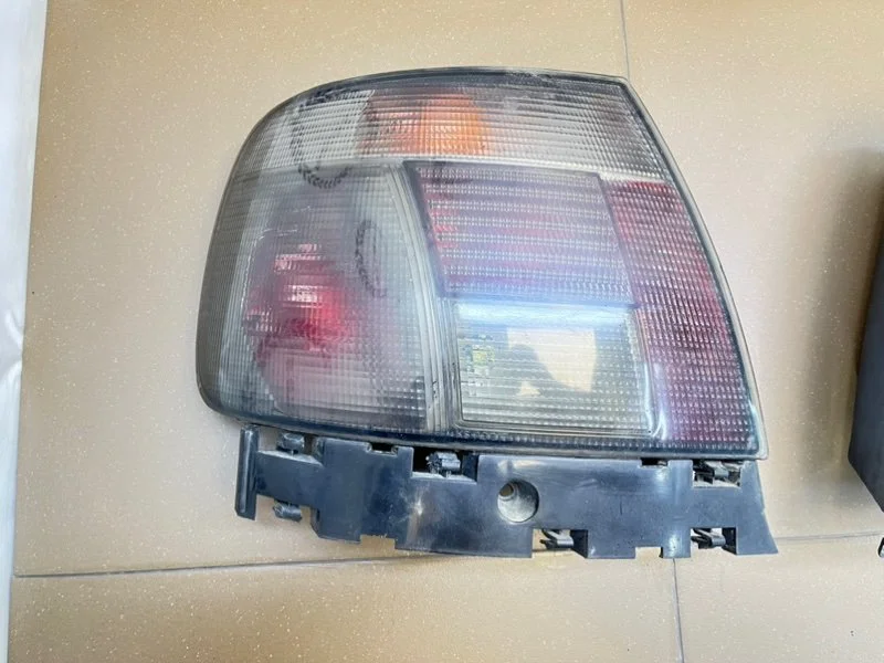 Комплект задних фонарей Audi A4 B5 (8D) 1.8 ADR - миниатюра 3