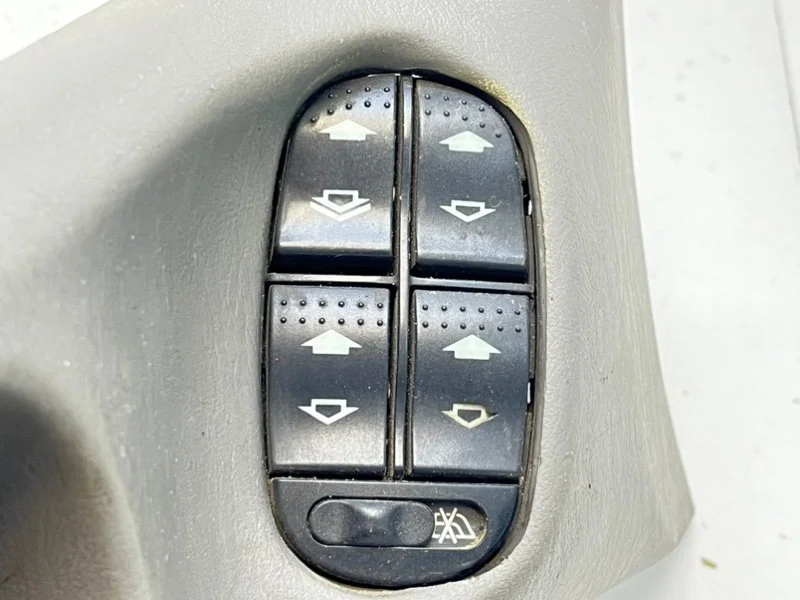 Блок управления стеклоподъемниками Ford Focus 1 - миниатюра 6