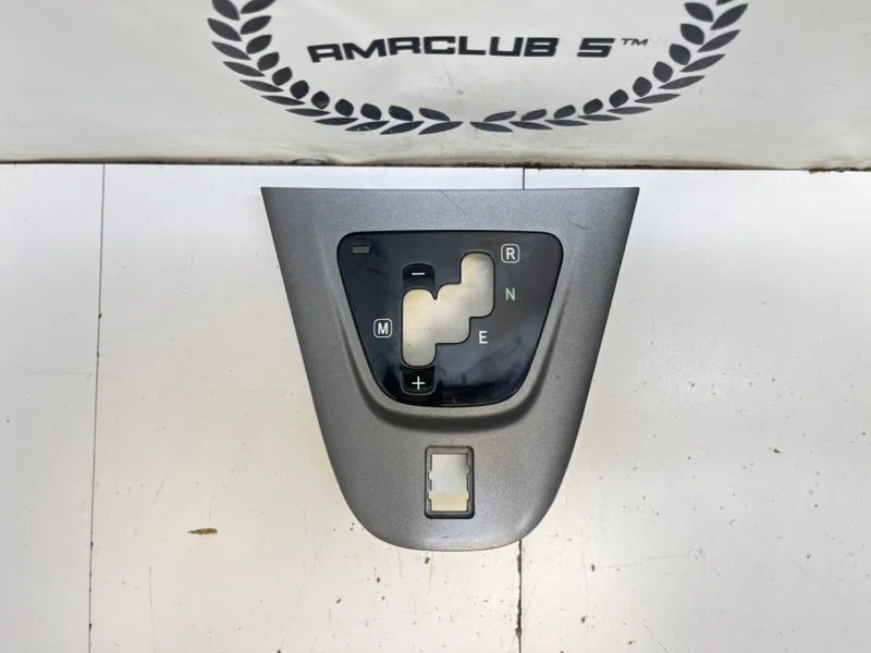 Накладка кулисы кпп Toyota Auris 1 (E150) 2010 - миниатюра 2