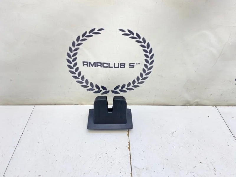 Накладка замка багажника Skoda Rapid 1 (NH3) 1.6 - изображение 1