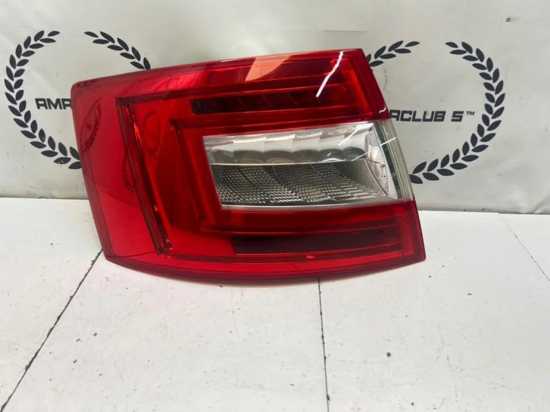 Фонарь задний левый Skoda Octavia 3 A7 (5E) 1.6
