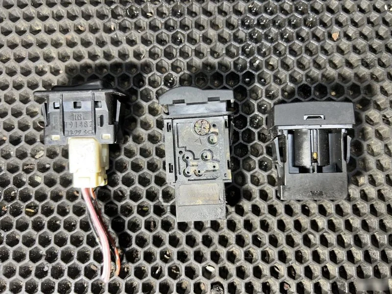 Кнопки Mazda CX-7 2006-2009 - миниатюра 2