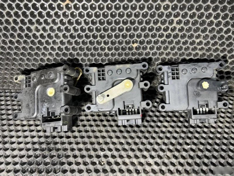 Моторчик заслонки печки Mazda CX-7 2006-2009