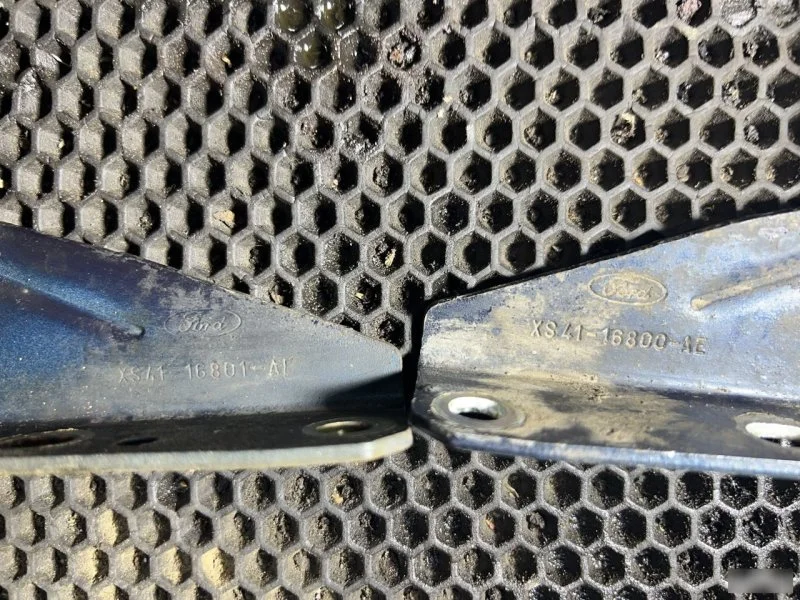 Петли капота Ford Focus 1998-2004 - миниатюра 2