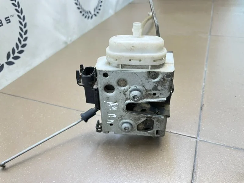 Замок двери передний левый Audi A4 B5 (8D) 1.8 ADR - миниатюра 5