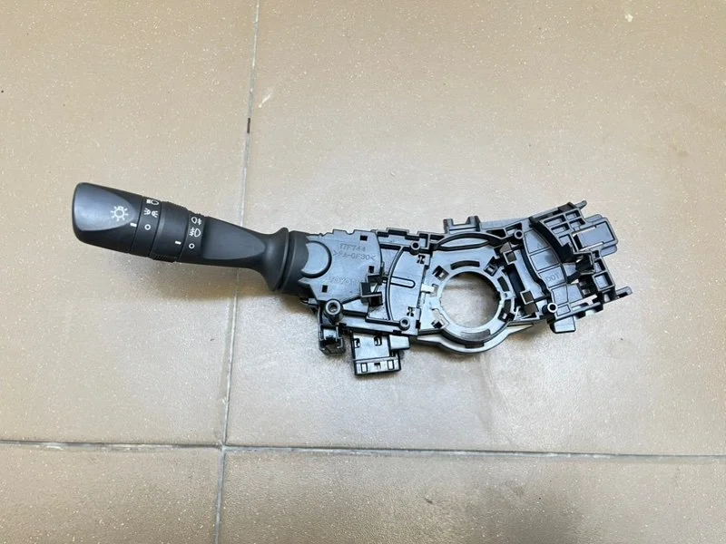 Подрулевой переключатель света Toyota RAV4 (A40) - миниатюра 9