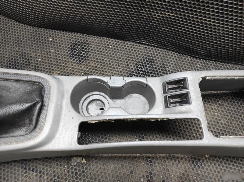 Центральная консоль Kia Shuma 2 2001-2004 - миниатюра 3