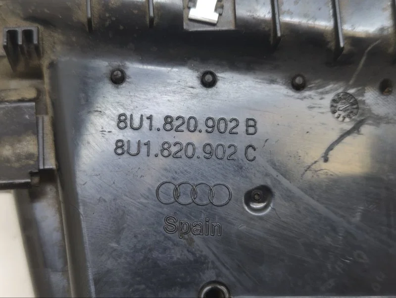 Дефлектор воздуховода правый Audi Q3 (8U) 2014 - миниатюра 7