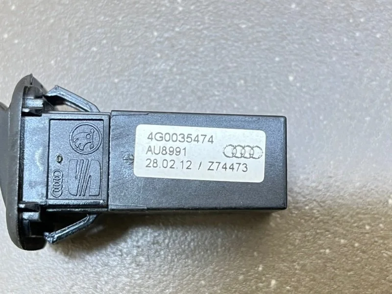 Разъем AUX Audi A6 (C7) 2014 - миниатюра 9