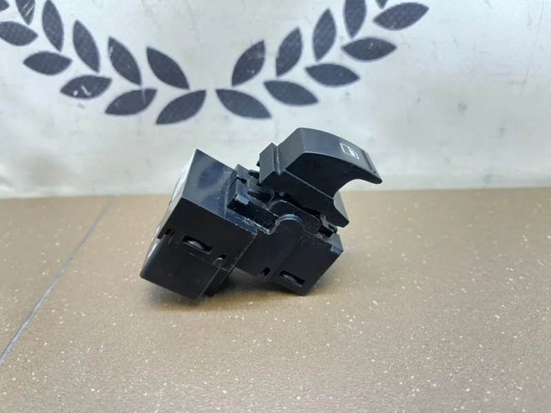 Кнопка стеклоподъемника задняя Volkswagen Polo 5 - миниатюра 4