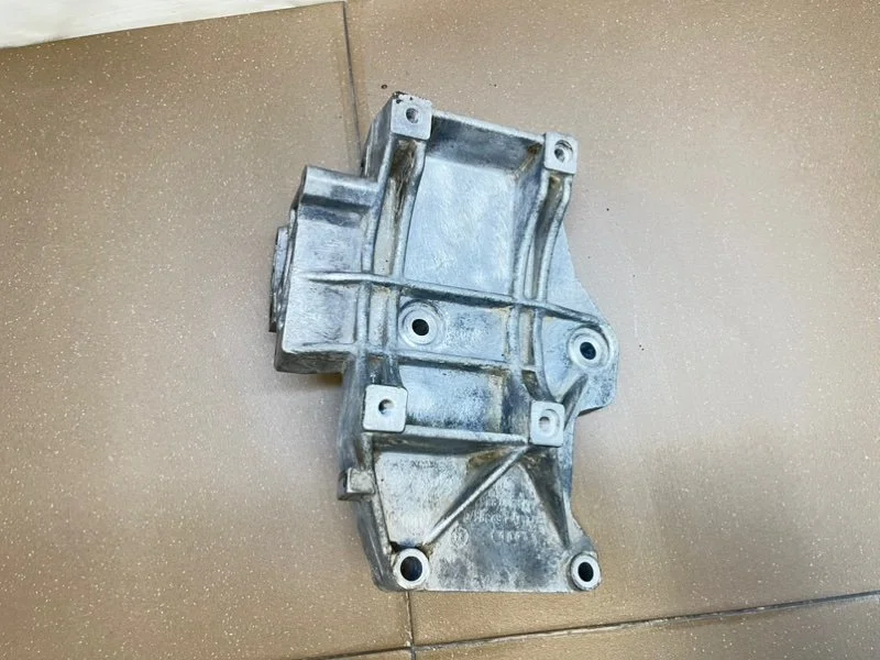Кронштейн компрессора кондиционера Audi A4 B5 (8D) - миниатюра 8