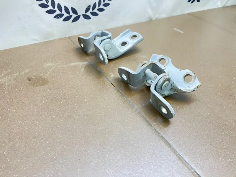 Петли передней правой двери Toyota RAV4 (A40) 2.0 - миниатюра 4