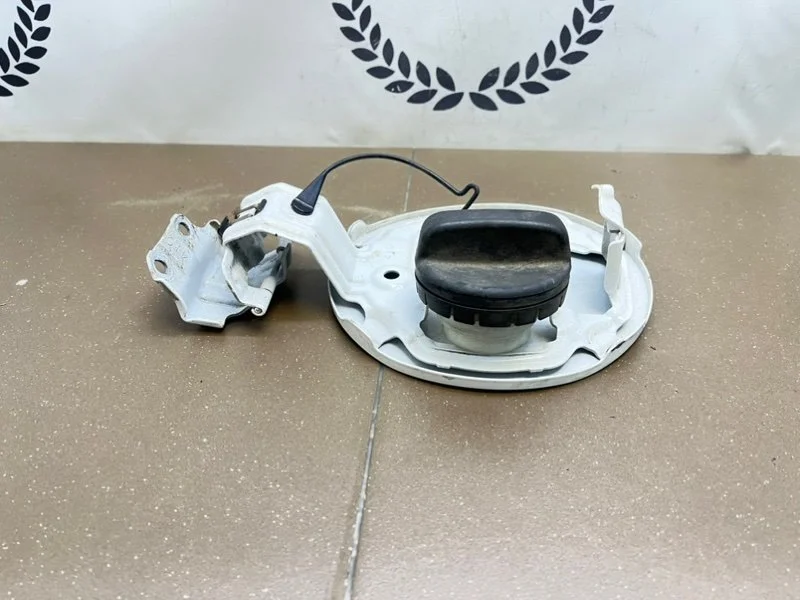 Лючок бензобака Toyota RAV4 (A40) 2.0 3ZRFE 2014 - миниатюра 7