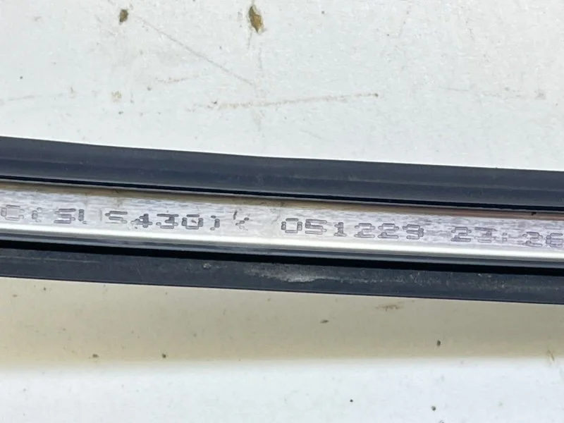 Молдинг заднего стекла Hyundai Sonata 4 (EF) 2.0 - миниатюра 10