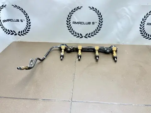 Топливная рампа с форсунками Toyota RAV4 (A40) 2.0