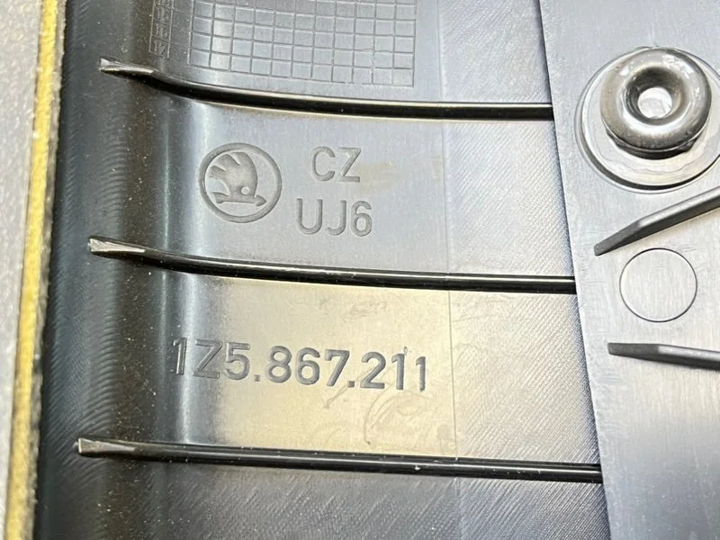 Обшивка двери задняя левая Skoda Octavia 2 A5(1Z) - миниатюра 9