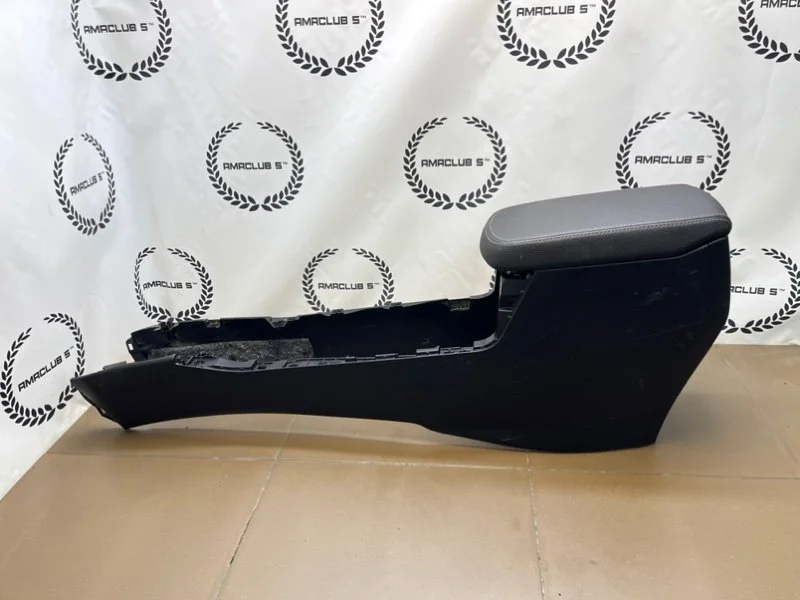 Подлокотник Toyota RAV4 (A40) 2.0 3ZRFE 2014 - миниатюра 7