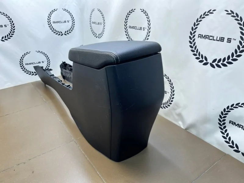 Подлокотник Toyota RAV4 (A40) 2.0 3ZRFE 2014 - миниатюра 9