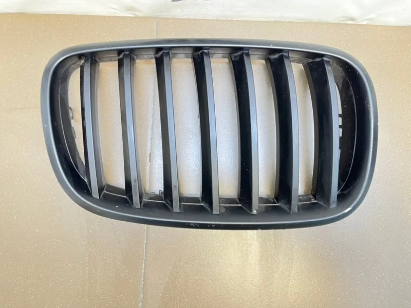 Решетка радиатора правая BMW X5 (E70) 2010 - миниатюра 2