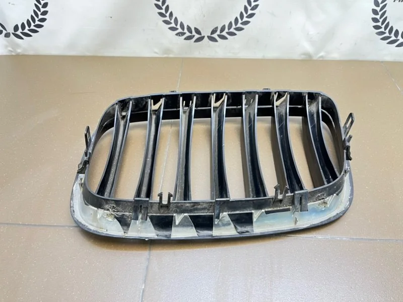 Решетка радиатора правая BMW X5 (E70) 2010 - миниатюра 7