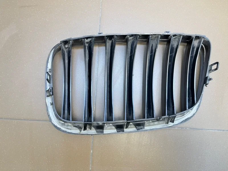 Решетка радиатора правая BMW X5 (E70) 2010 - миниатюра 8
