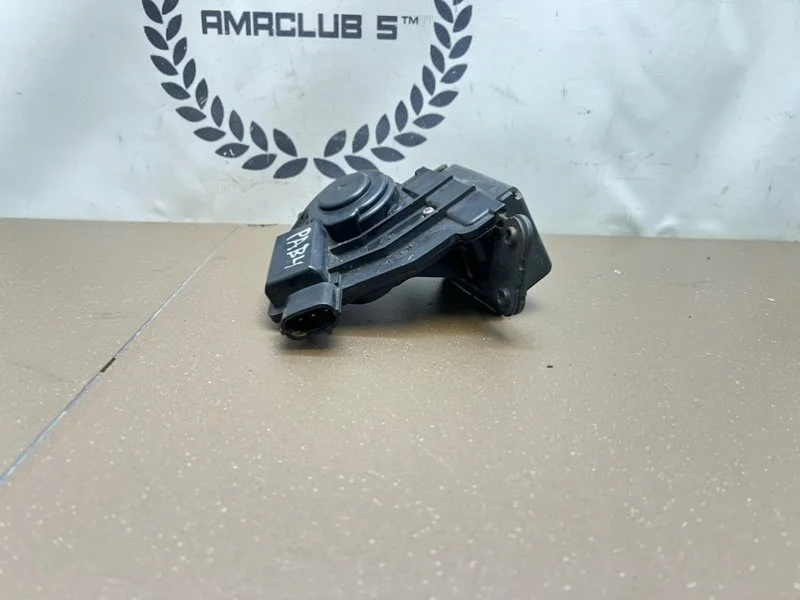 Замок багажника Toyota RAV4 (A40) 2.0 3ZRFE 2014 - миниатюра 8