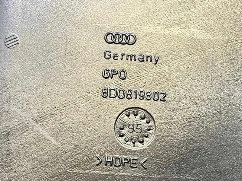 Воздуховод отопителя правый Audi A4 B5 (8D) 1.8 - миниатюра 9