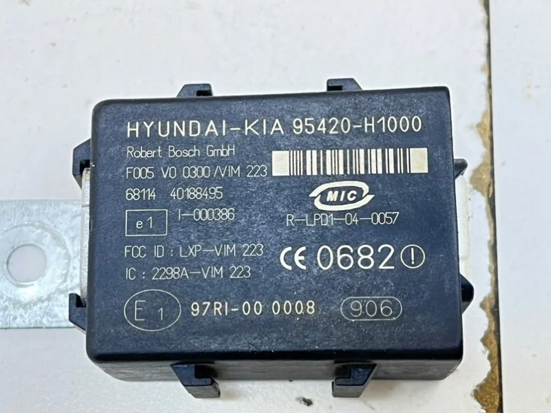 Блок иммобилайзера Hyundai Sonata 4 (EF) 2.0 G4GC - миниатюра 3