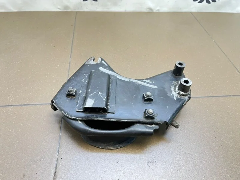Кронштейн двигателя Audi A4 B5 (8D) 1.8 ADR 1995 - миниатюра 9