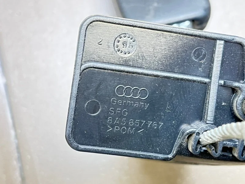 Замок ремня безопасности задний Audi A4 B5 (8D) - миниатюра 10