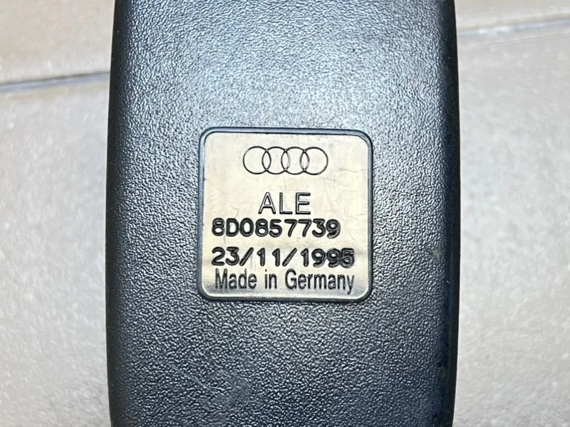 Замок ремня безопасности задний Audi A4 B5 (8D) - миниатюра 9