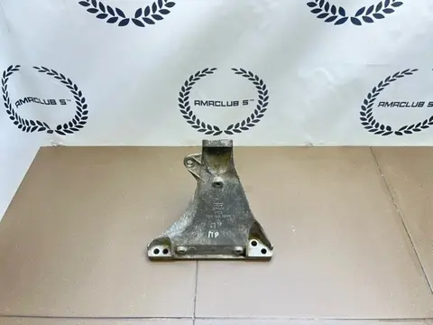 Кронштейн двигателя правый Audi A4 B5 (8D) 1.8 ADR