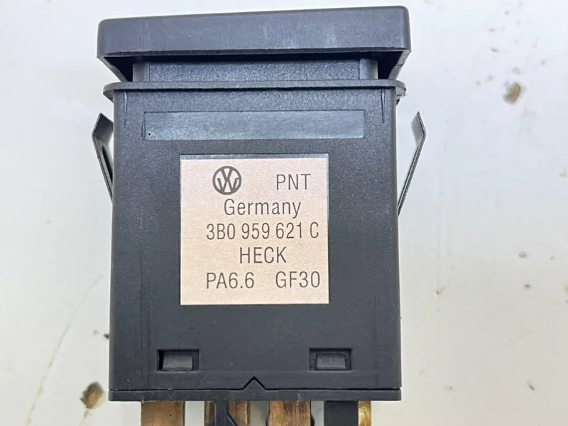 Кнопка обогрева заднего стекла Volkswagen Passat - миниатюра 8