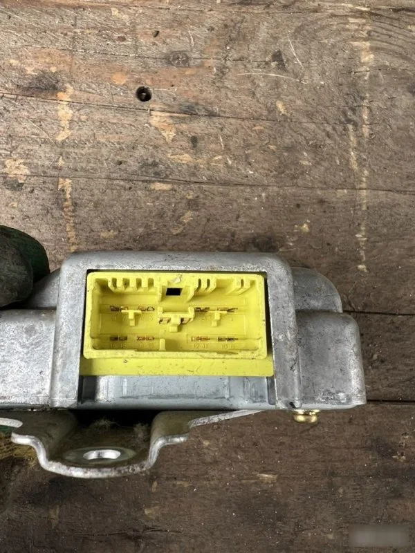 Блок управления Airbag Suzuki Baleno 1995-2002 - миниатюра 4