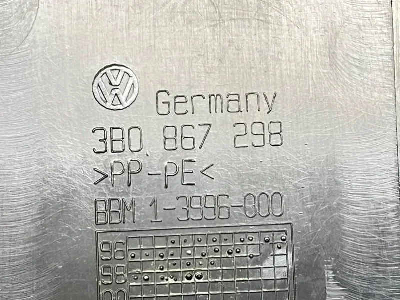 Обшивка центральной стойки правая Volkswagen - миниатюра 10